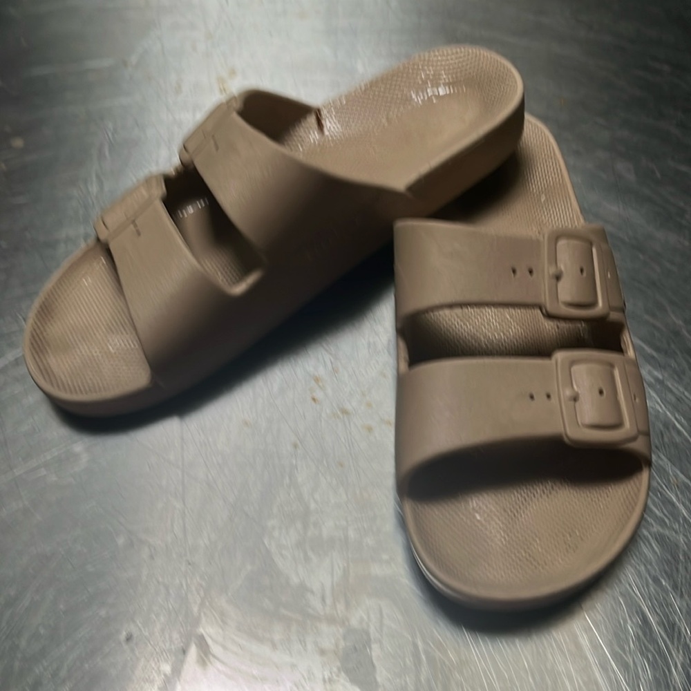 Moses "birken style" sandals Tan color.